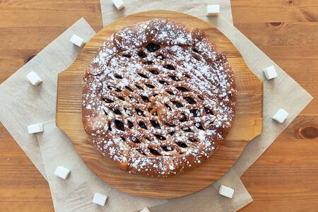 Большой Жимолость-вишня