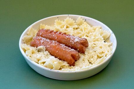 Макарончини с сосисками