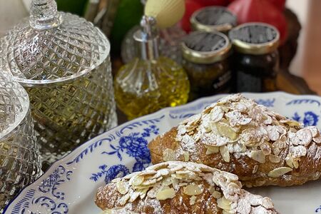 Круассан с миндалем