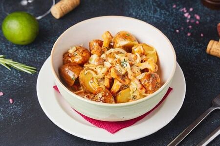 Картофель бейби с лисичками