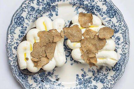 Рикотта-тост с трюфелем