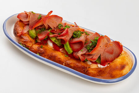 Тунец пастрами, авокадо, томат