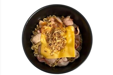 Сырный рамен с беконом