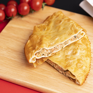 Чебурек с форелью, сыром и жареным луком