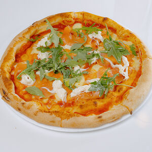 Пицца с семгой и страчателлой