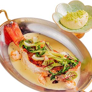 Морской окунь с креветками