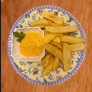 Картофель фри по-деревески с соусом на выбор