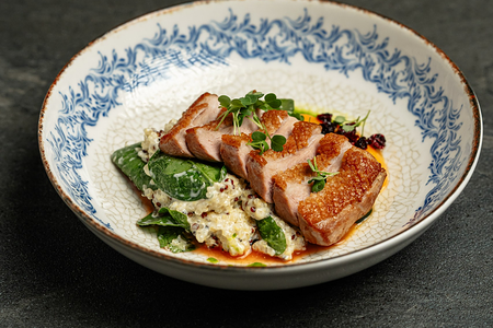 Утиная грудка с киноа и муссом из пряной тыквы