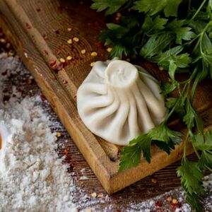 Хинкали с говядиной и зеленью