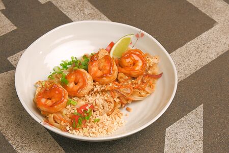 Лапша Пад-тай с креветками