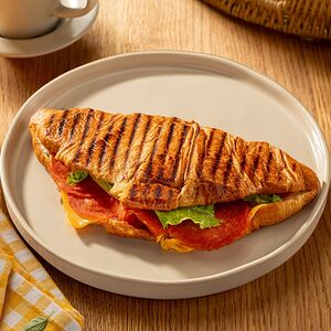 Гриль-круассан пепперони