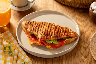 Гриль-круассан пепперони