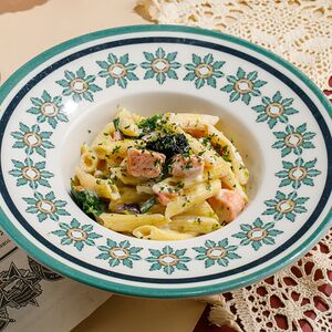 Паста с лососем и икрой палтуса