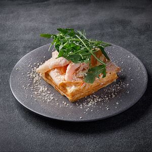 Картофельная вафля с пастрами из индейки