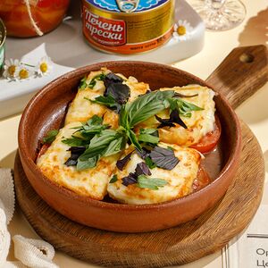 Жареный сыр Сулугуни с томатами и базиликом