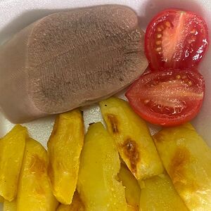 Говяжий язык с картофелем по-деревенски