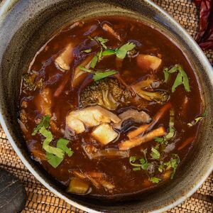 Кисло-острый суп с курицей и грибами шиитаке