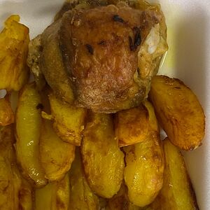 Куриные бедрышки с картофелем по-деревенски