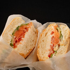 Хлеббер с лососем