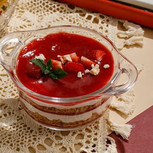 Домашний сметанник с клубникой