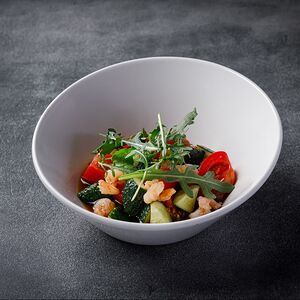 Салат с креветками и томатами 