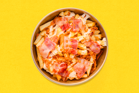 Картофель фри с беконом в трюфельном соусе