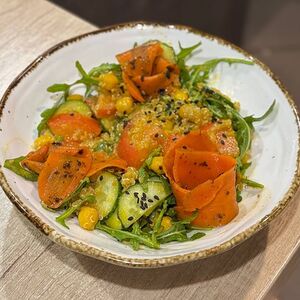 Киноа-салат с Veg лососем