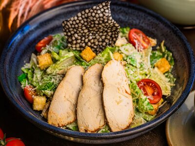 Салат Цезарь с куриным филе