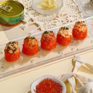 Острый ролл с миксом из морепродуктов