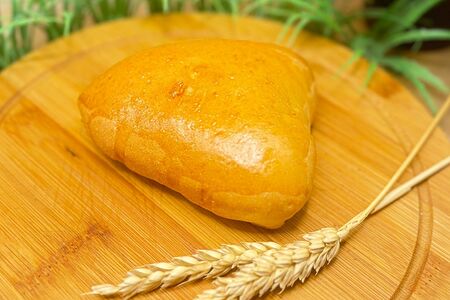 Сдобный пирожок с картошкой