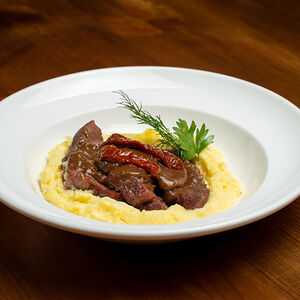 Говяжьи щечки на красном вине