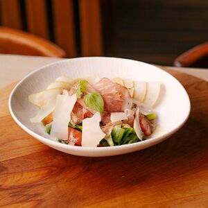 Салат с прошутто