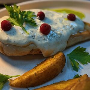 Куриная грудка со сливочным соусом 