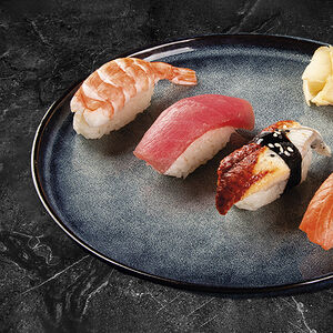 Суши нигири с креветкой