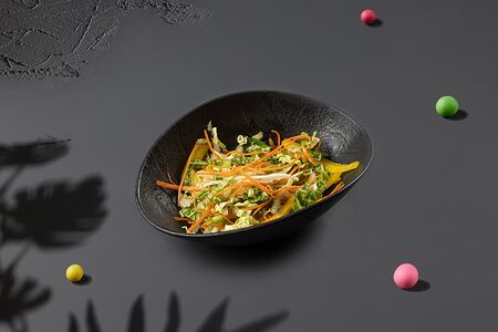 Овощной салат с азиатским соусом