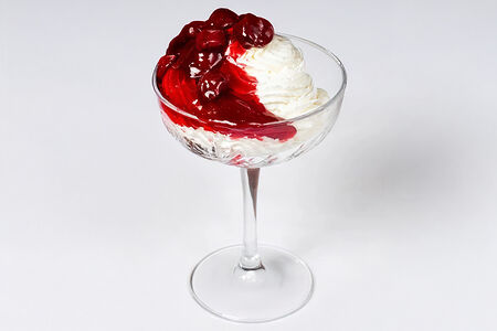 Взбитый творог с вишней