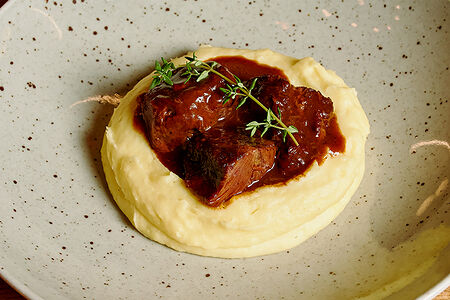 Бизнес-ланч Говяжьи щечки с картофельным пюре