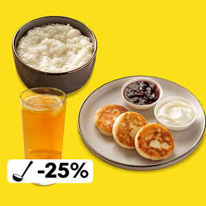 Завтрак с сырниками и кашей