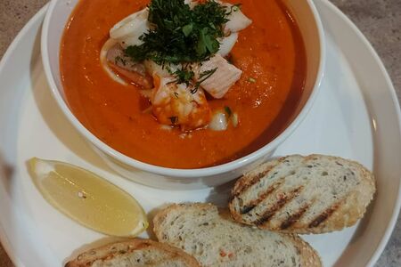 Крем-суп томатный с 6 видами морепродуктов