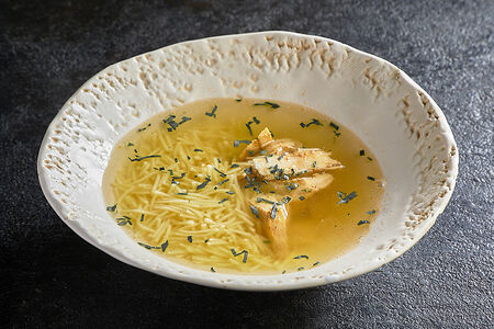 Прозрачный куриный суп