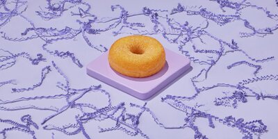 Пончик с яблоком и корицей