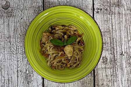 Японская лапша удон с курицей