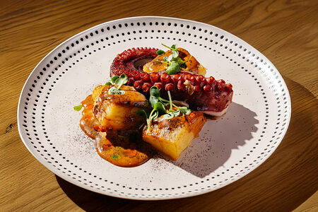 Осьминог с картофельным гратеном