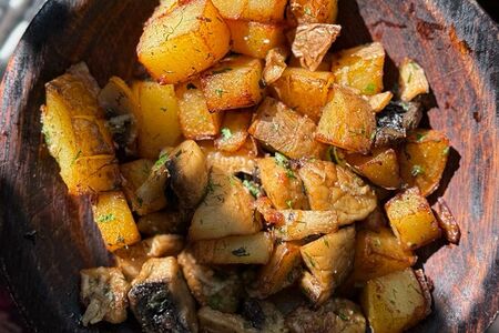 Картофель, жаренный с грибами