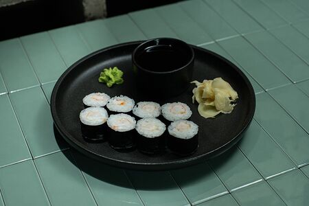 Маки с кревеветкой