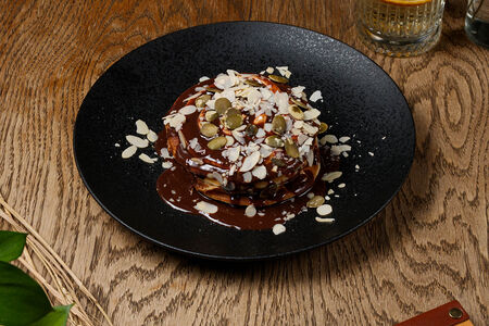 Панкейки с шоколадным соусом