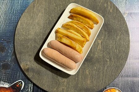 Картофель, жаренный с сосисками