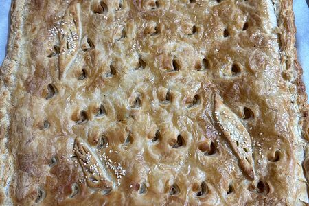 Пирог слоеный с капустой и яйцом