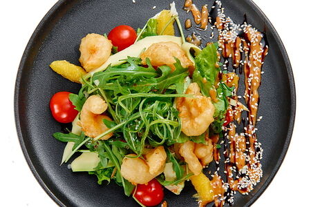 Салат с креветками в темпуре