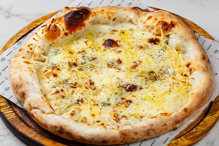 Пицца 4 сыра 